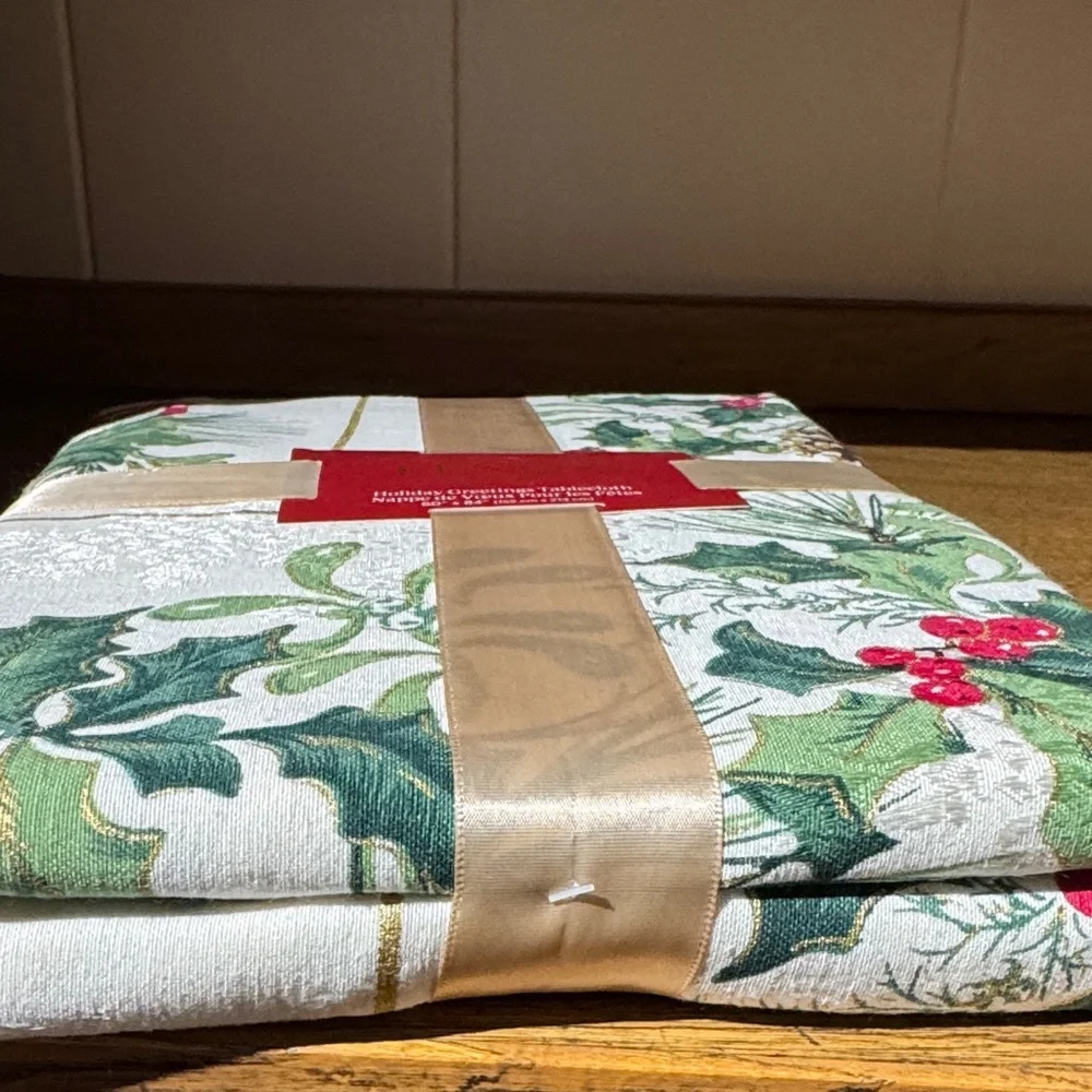 Lenox Festive Holiday greetings Tablecloth with Gold Accents